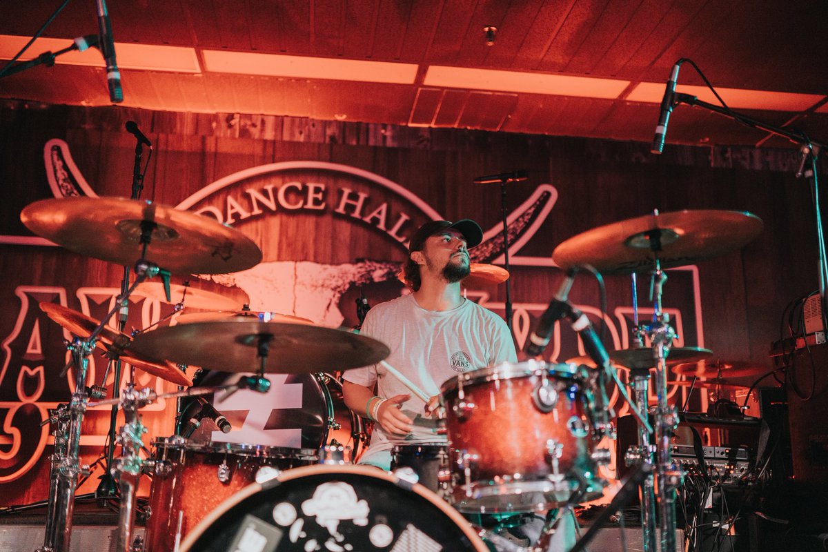 therealyoufl's tweet photo. Pls read the note down below. Thanks for all the support. Much love to Kyle and James ❤️ #TRYfamily
(Were actually kicking James out cause he never learned the Seinfeld riff, it’s not too late James you can still save yourself)
📸: @WorkByWolfe https://t.co/SEEK4ONek2