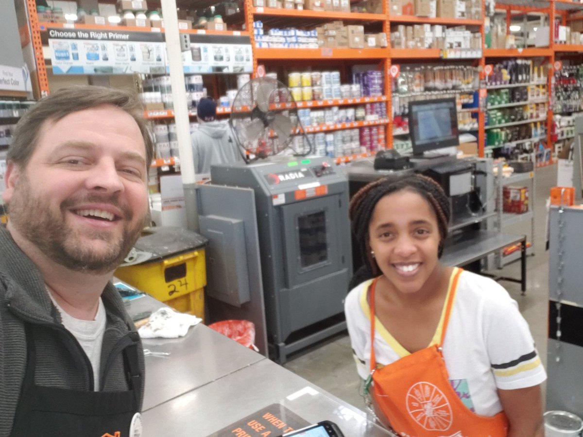 stewy_stew's tweet photo. Fantastic PK at store #1127! These associates knew their stuff!
We even did a #RoamingPK, allowed me to talk about #ClosetOrganization & #KitchenCabinetMakeover to an additional 8 associates throughout the store!
@michelle_dehos
@KenBaer1 @RanSmith4 @BobbyBoaenTHD https://t.co/47yGLj8X57