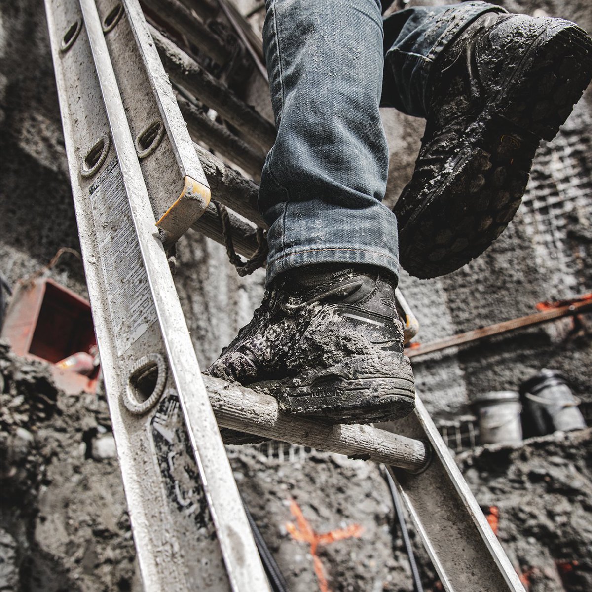KEENUtility's tweet image. If you are toting gear up ladders or scaffolding, boots with a 90° heel will provide more stability. 💪 #KEENUtility #workboots