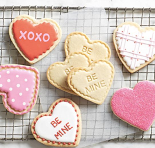 Hearts up! Williams-Sonoma is offering a Junior Chef cooking class on Saturday, February 8th, and these conversation heart cookies are the lesson of the day! This isn't one to miss! 💕