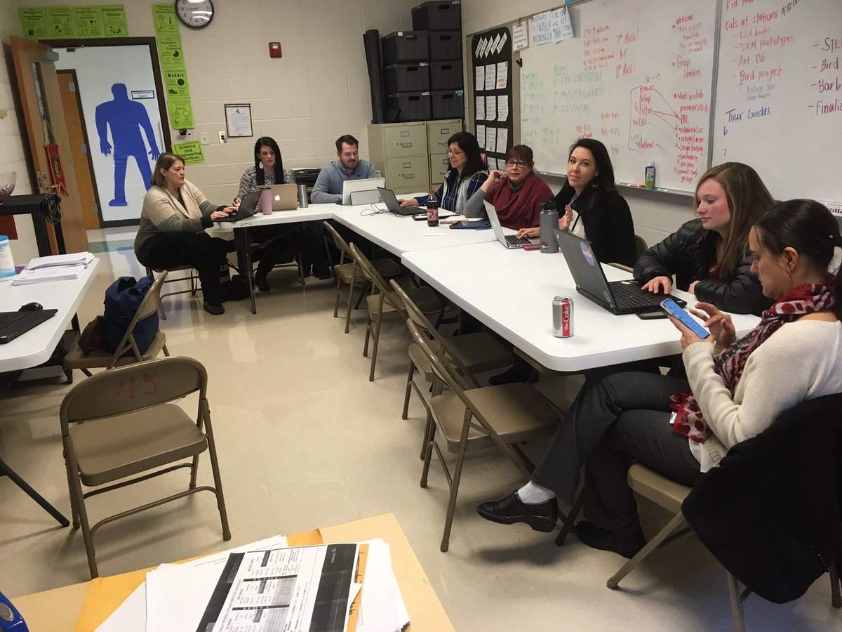 hollowayreader's tweet photo. @hamcoschools teachers learning how to use @Twitter to build a PLN @Lhamilton6642 @KellyShawRun @thicks17 @JoyNease @carosouza90 @NC_SaleCreek @FeltonianSci #Room7123 https://t.co/Csg0AZtzKL