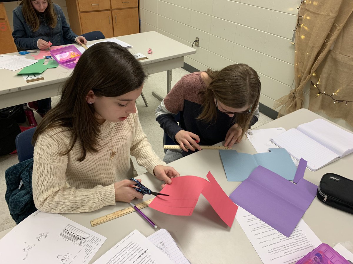 MrsTedderBCMS's tweet photo. Students had to wrap up our Meiosis Activity today modeling Crossing Over of DNA in Chromosomes. Genetic diversity is complex, but all we needed was a ruler, scissors, paper and some critical thinkers. #genetics #meiosis #chromosomes @BryanCountyMS https://t.co/qeBTACwdxb