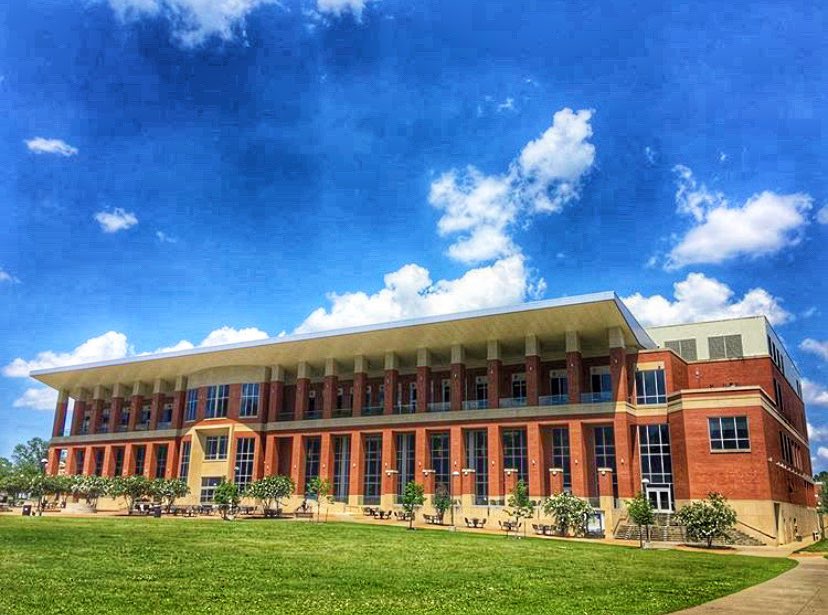 TheTNThree's tweet photo. Today kicked off my final year at The @uofmemphis! I hope everyone has had a happy first day back!
#hdrscape #gotigersgo https://t.co/5Qag8xmMy5