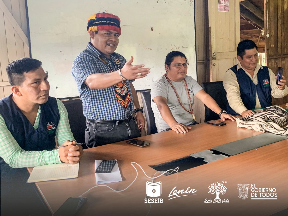 SEIBEec's tweet photo. Ahora | 
@AntunRomulo junto a su equipo de Directores Nacionales de la #SESEIB  mantienen reunión de trabajo con la dirigencia de la @confeniae1 en #UniónBase sede de esta organización en la provincia de #Pastaza. #somosSeseib @Educacion_Ec https://t.co/N98vBvfRe7