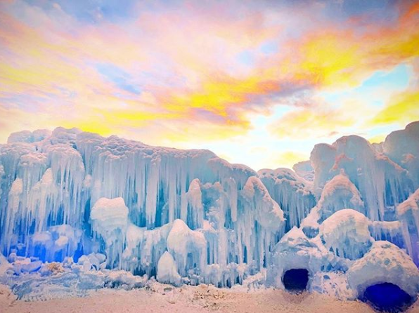RenDenSTP's tweet photo. Discover a winter wonderland at the Colorado Ice Castles just 90 minutes from our doors! https://t.co/XXHIDmY3DT 📷: @travelbycoordinates

#WinterWonderland #IceCastles #RenDenver https://t.co/ck0Ia1hV34