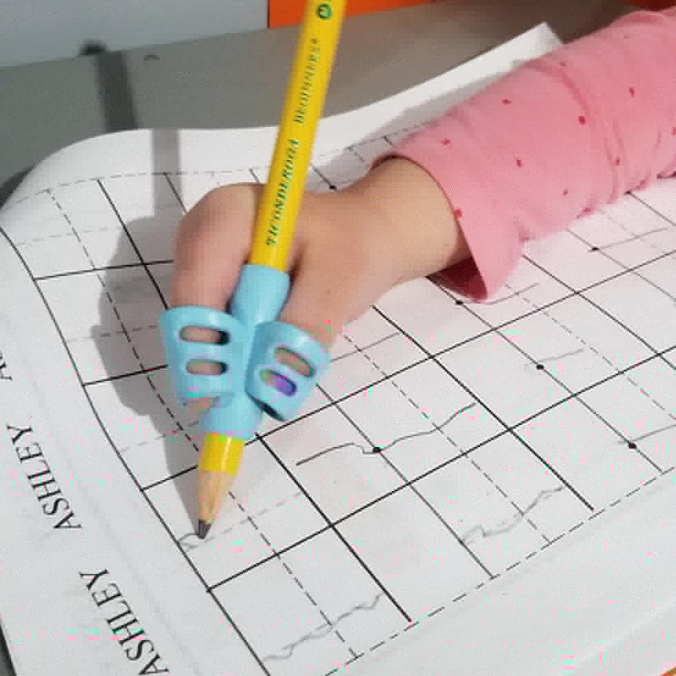 LisaLittleLamb2's tweet photo. Handwriting Grip - a tool that can be used to help young children learn to hold pencils correctly (Note: used with autistic children as well)
#LisaLilLambs #GoodStartToGrowSmart https://t.co/LvCenTEaI6