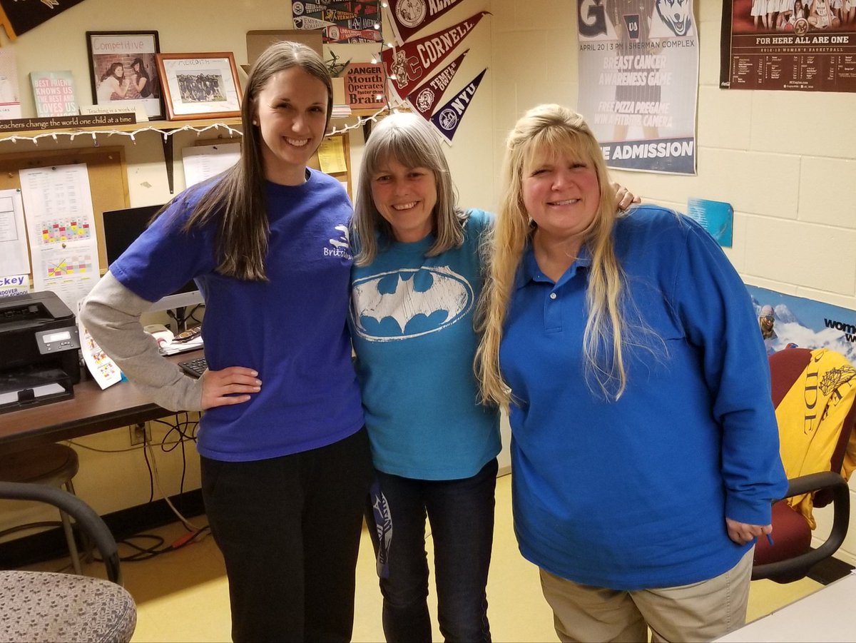 CoachTomascak's tweet photo. Thank you Ms. Emery & @CoachSalois for wearing #BlueForBrit with me today! I love my coworkers! π
#AndoverPhysEd #BeLikeBrit https://t.co/HhJB6MWZj6
