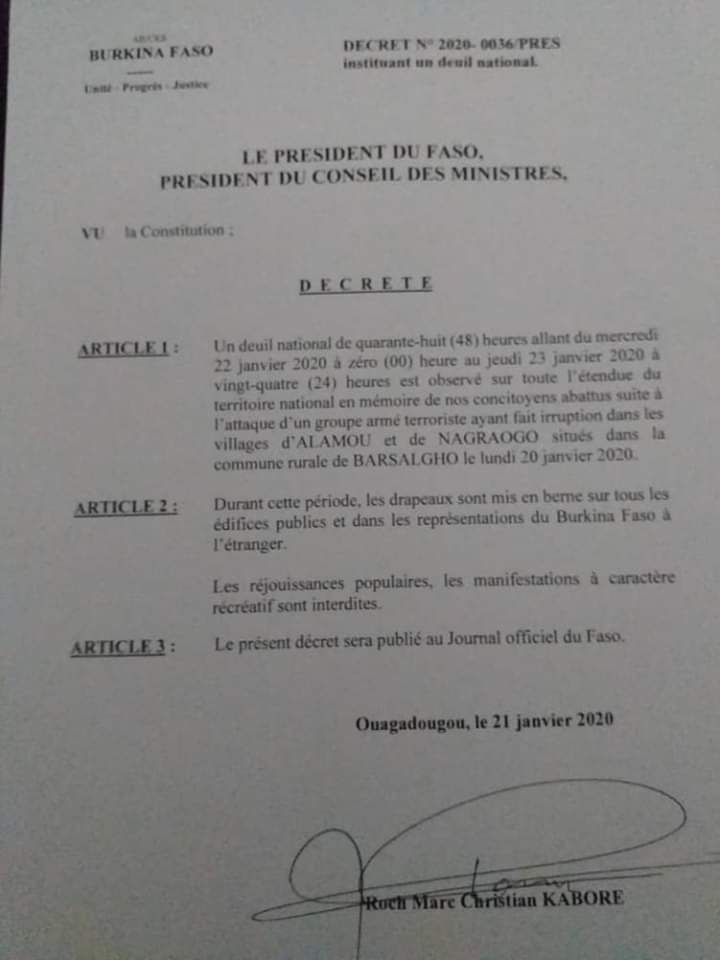 ChristopheDabir's tweet photo. En ces circonstances douloureuses de deuil national, soyons solidaires des familles des victimes.L'épreuve est certes difficile, mais notre peuple qui a toujours fait preuve de résilience face à l'adversité, saura la surmonter. #BurkinaFaso #lwili #deuilnational https://t.co/DZE35bhCkM