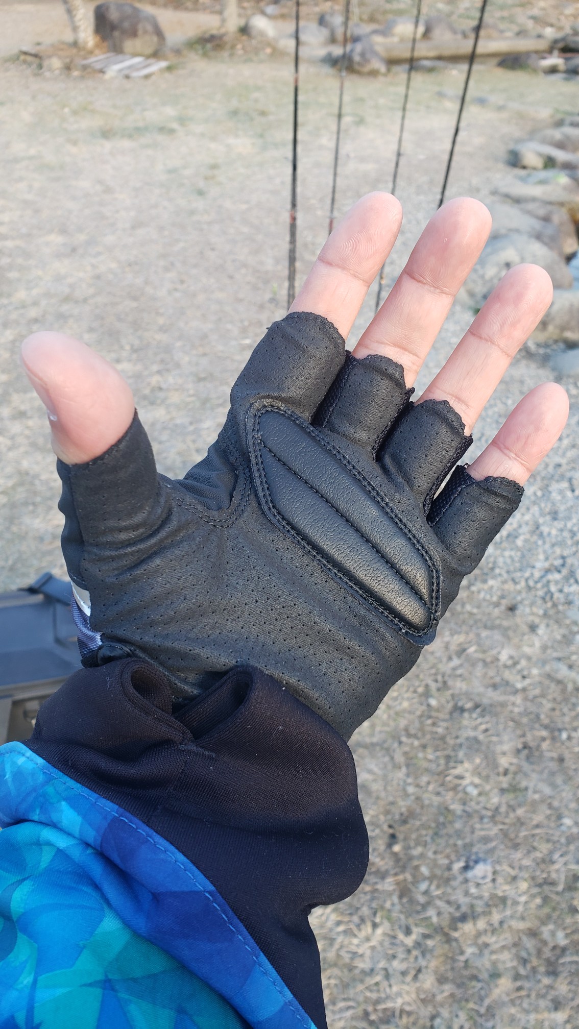 傾奇者 はらっくさん 本日よりニューグローブ使用ワークマンじゃないよグローブライドだよ O ダイワ フィッシンググローブ 大芦川 T Co Dc5ucxpcyt Twitter