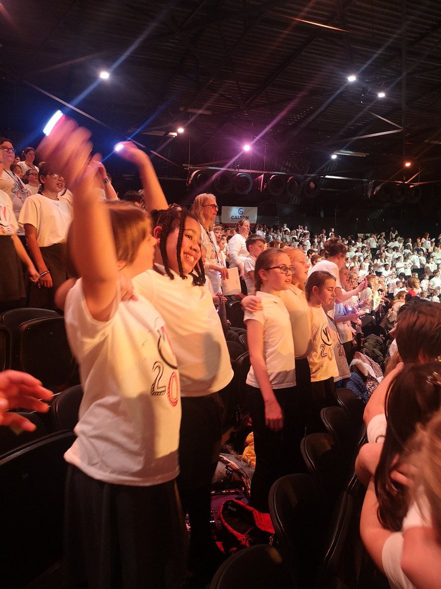 fordbridge2013's tweet image. Fordbridge Choir did us proud tonight, arm in arm, giving their all. #YV2020 #smashedit