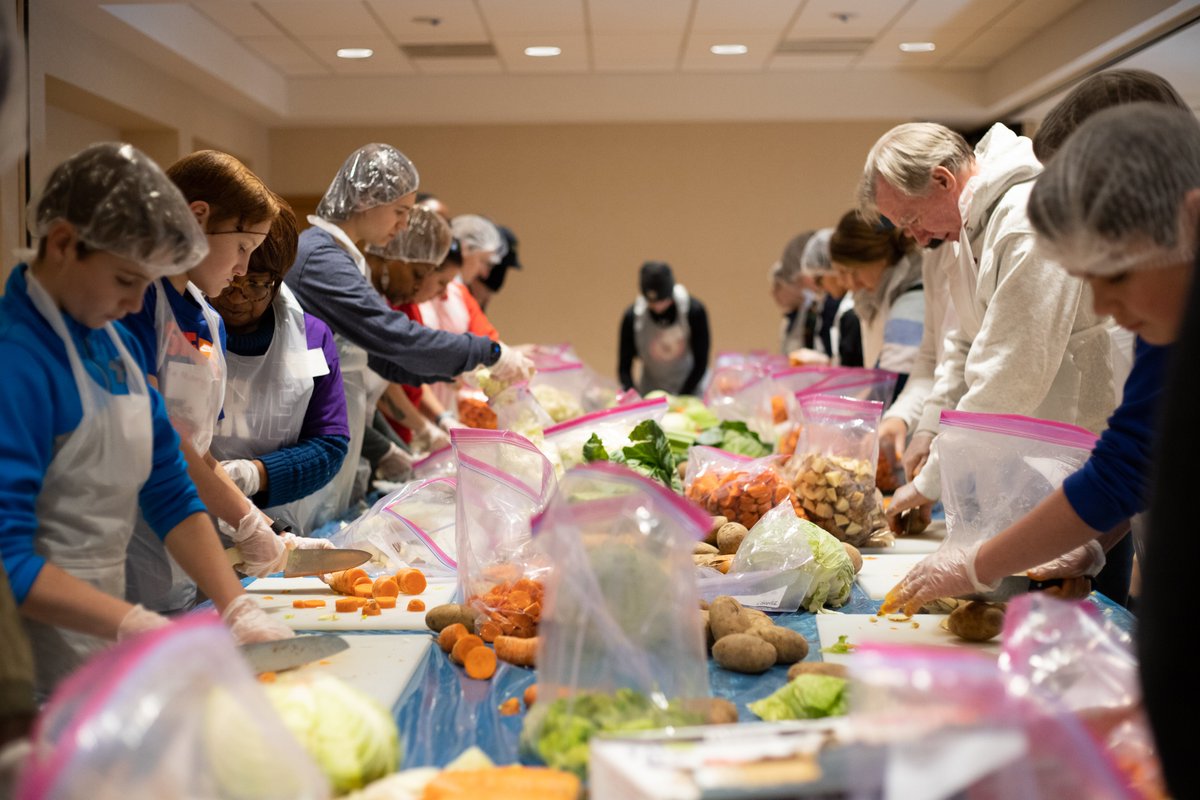 FBCG's tweet photo. We partnered with the Washington Hebrew Congregation Hunger Project to create crafts, sort donated clothing and pack food for thousands of hungry adults and children in the D.C. metro area, during our 2020 MLK Day of Service. #FBCGLive #FBCGMLK https://t.co/CQ6jRIo3Vc