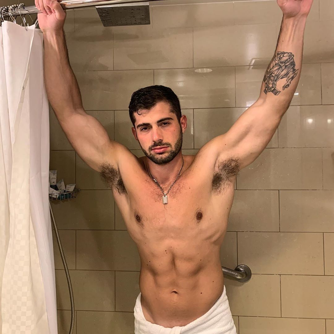 Pito con patas on X: Sigue a Bruno Baba en Instagram #LaBarbaEsElRey No.  63029 ... IG: brunobaba11 t.co4ZpwnR04SM  X