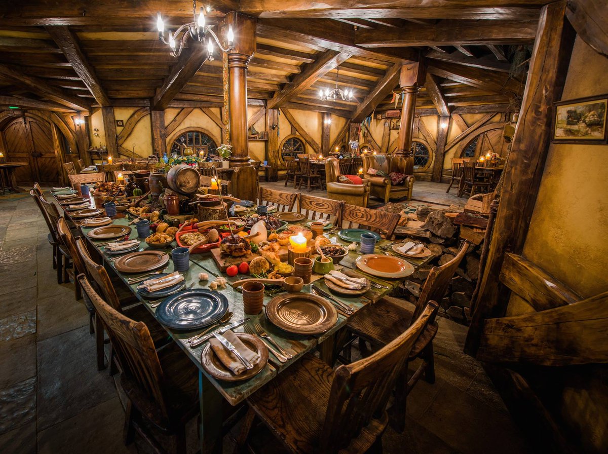 Fancy a feast fit for a Hobbit? Join us for an Evening Banquet Tour in The Green Dragon Inn! 🍗🍺 Hobbiton Movie Set, Matamata, NZ