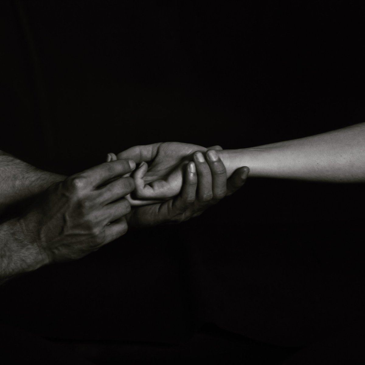 woundbloom's tweet photo. Hands in gestures and movements of magical practice.
.
.
.
#magicalpractice #handgestures #magicinhands #magicaltouch #magicalmovements #contemporaryart #contemporaryasianart #irishart https://t.co/EfG2wSGURD