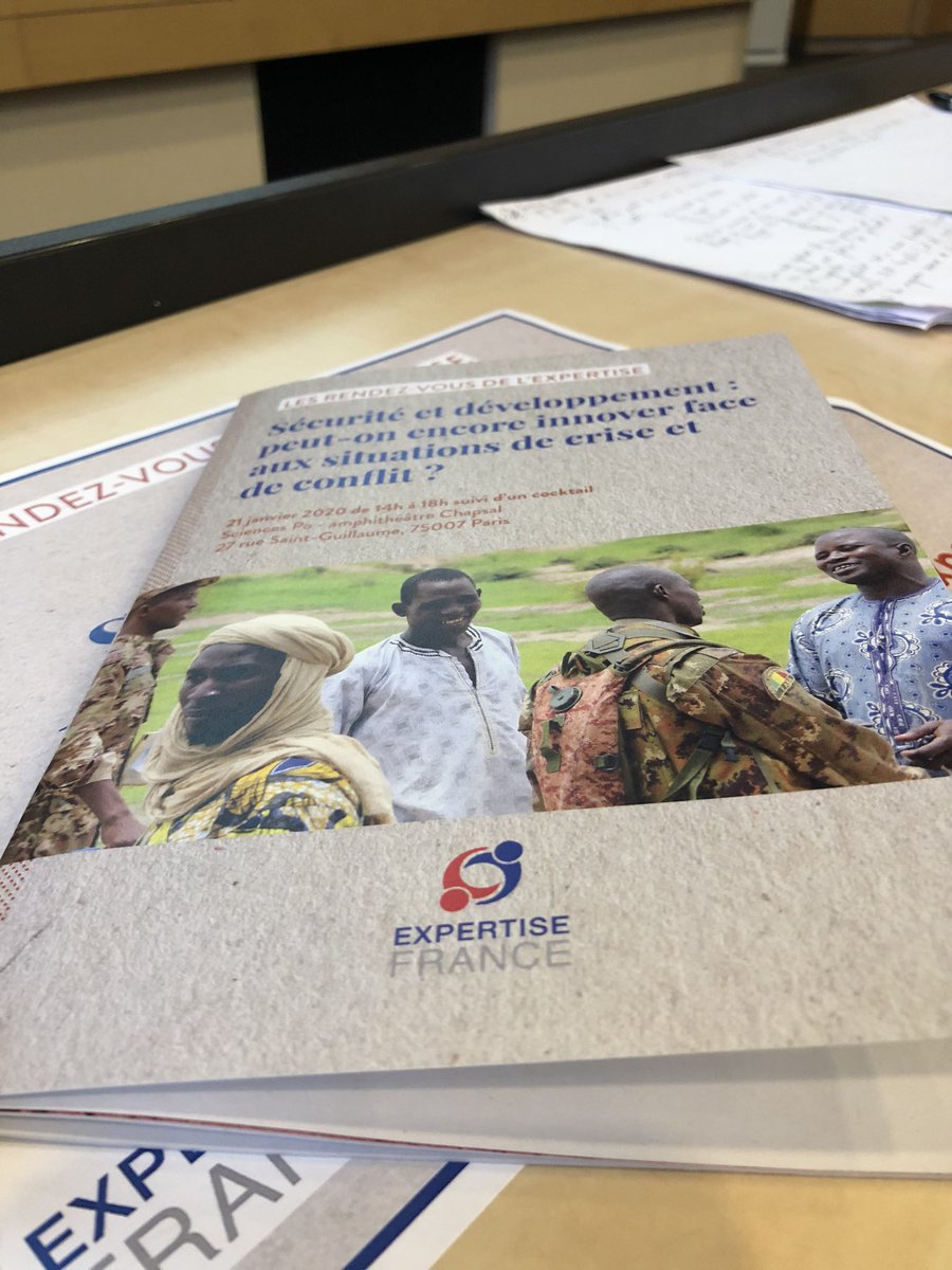 HeitzJerome's tweet image. 1 honneur d’avoir synthétisé des débats francs &amp;amp; directs sur un sujet clef #securite #Developpement #sahel #MoyenOrient. #innovation requise ou courage opérationnel de remettre du #liensocial en impliquant populations et #jeunesse. Grand merci aux panélistes.