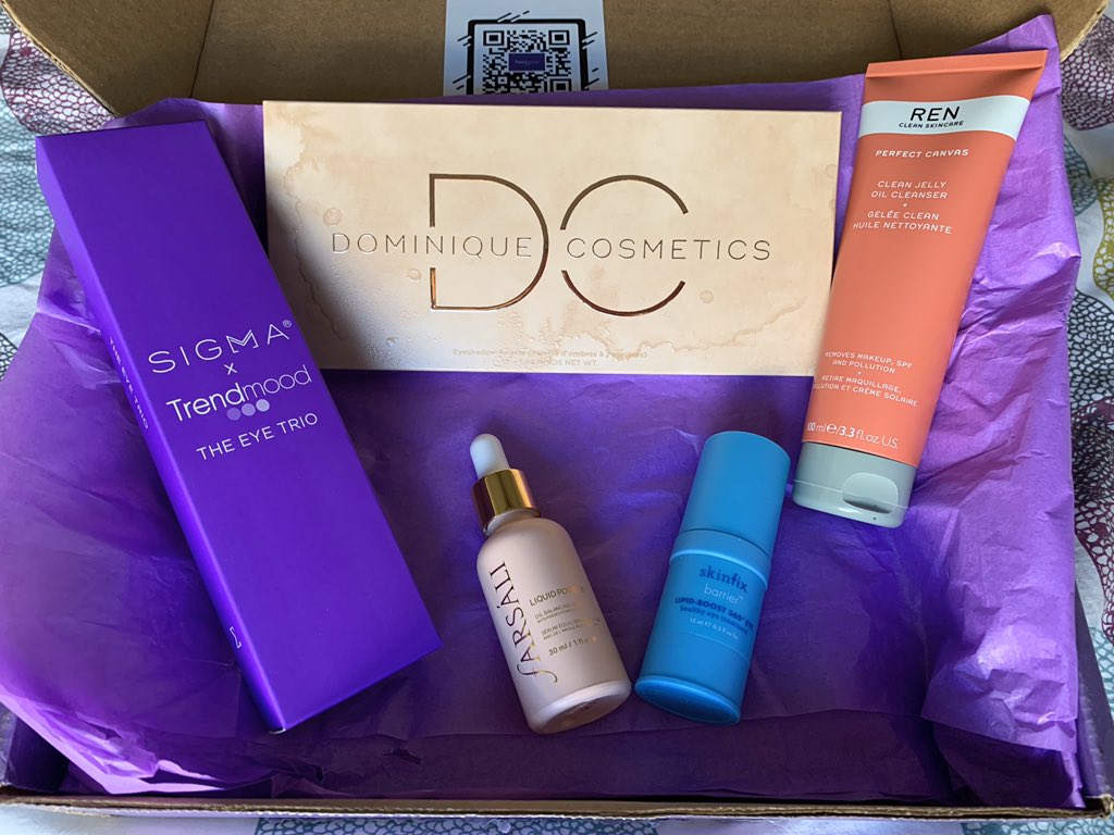 ValZenDen's tweet photo. Love my @TrendmoodBox box 💜✨
Thank you @Trendmood
@christendtweets @RENskincare @farsalicare @SkinfixInc @SigmaBeauty
#trendmood #trend #trendmoodbox #subscriptionbox #makeup #makeuptutorial #makeuplife #makeupaddict #dominiquecosmetics #renskincare #farsali #skinfix https://t.co/GkbYL8dKTP