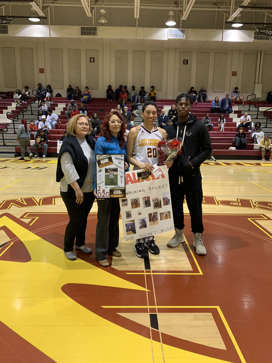 HH_Athletics's tweet photo. Lady Chargers 🏀Senior Night⚡️⚡️⚡️@coachbernard1 @aloesch13 @hotheadahsin @Shaneka50145953 @jeannettez78 https://t.co/5PSWaxJAoe