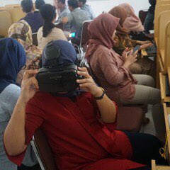 VRStationid's tweet photo. Pelatihan Millealab di Labschool Cibubur

https://t.co/JIQ5MmQoMD

#vredukasi #vrpendidikan #education #vreducation #vrforgood #indonesia #gurucanggih #guruhebat #teknologi #shintavr #gurukreatif #ppbt2019 #kemenristek #kemendikbud #arvrinedu https://t.co/6VM2PLuuy5