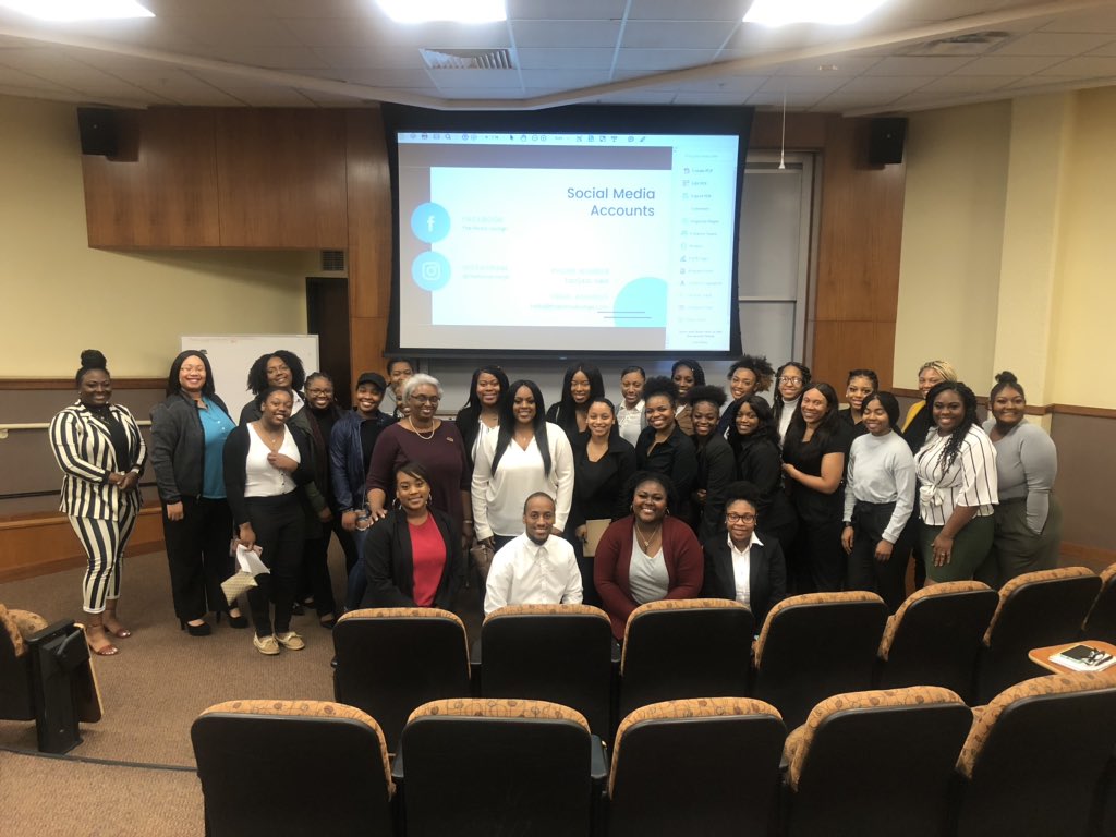 Exquisite_Delta's tweet photo. Thank You ladies for coming out &amp; learning how to Ball on a Budget, we hoped you all learned something from today. A Huge S/O to our guest speaker @thepennylounge you were amazing and very informative Thank You ! Now let’s Be in our bag all 2020 💰❤️#EtaDelta #DeltaWeek2020 https://t.co/cqrs5oYEfS
