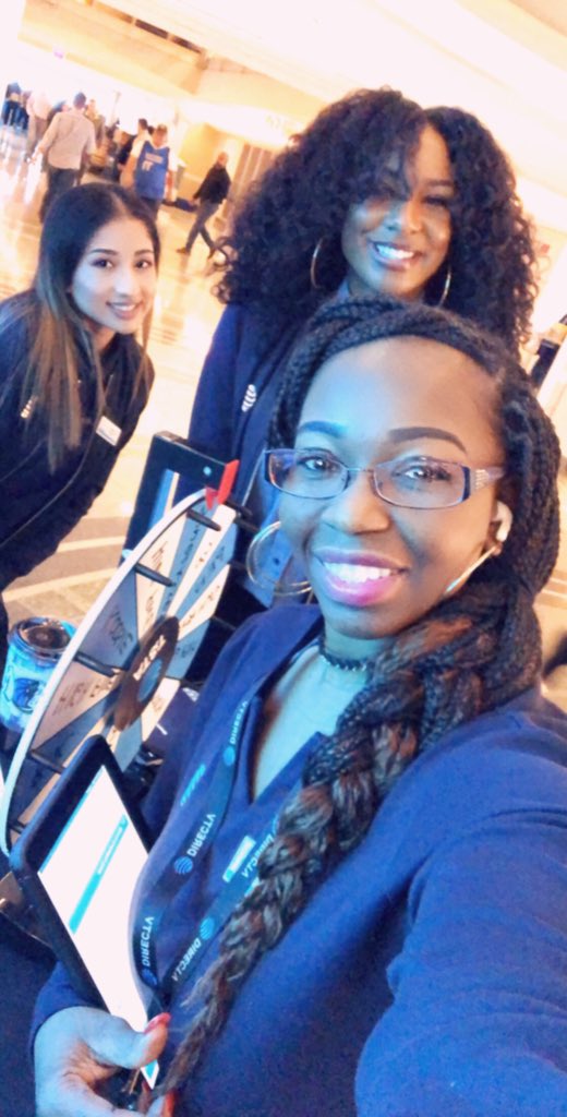 KaSh8166's tweet photo. Had fun working the @dallasmavs game with these beautiful ladies! @KarenRivas148 and Kayla Consistently #growingthebusiness #attFun #attevent https://t.co/EoPuE4Us2C
