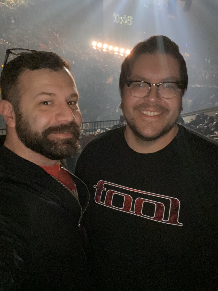 CosmicxDream_'s tweet photo. @Tool concert with my brother. #toolconcert #twitch #deadbydaylight #streamer https://t.co/MxjU1QOf7A