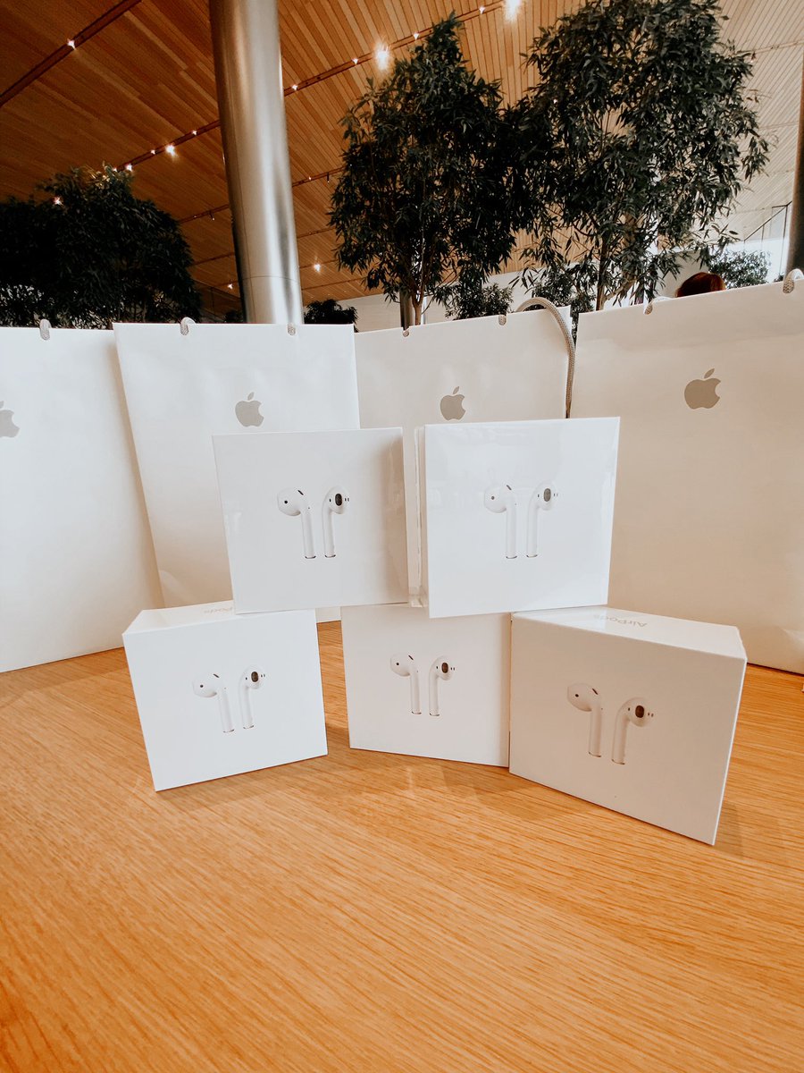พรุ่งนี้มีกิจกรรมแจก Airpods 5 เครื่องนะฮะ เจอกันตอน 10 โมงเช้าาา!!