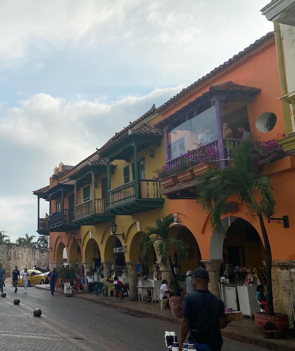 AmandaMunsch's tweet photo. Day 1 in country #37 on my list, Colombia! 😍🇨🇴 https://t.co/3DIY0fnXay