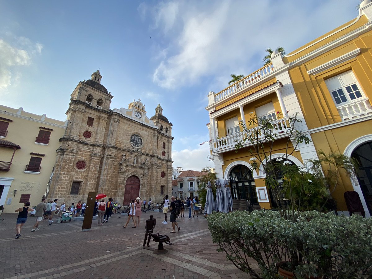 AmandaMunsch's tweet photo. Day 1 in country #37 on my list, Colombia! 😍🇨🇴 https://t.co/3DIY0fnXay
