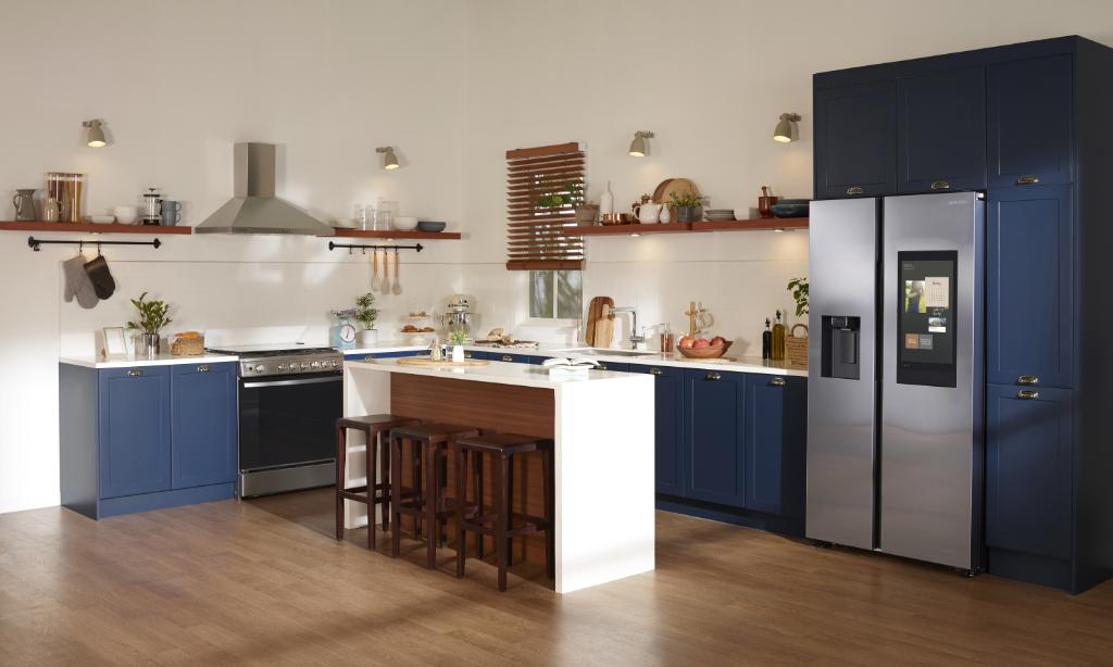 SamsungNewsUS's tweet image. Samsung showcases new slide-in ranges, a new #FamilyHub side-by-side refrigerator, and #AirDresser at #KBIS2020. Find out more: smsng.news/2tGTWoV