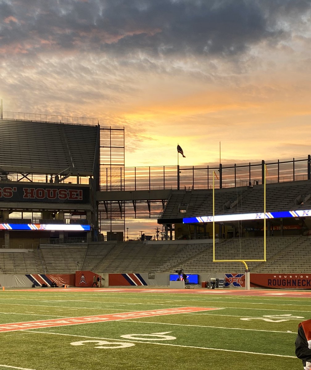 Working under the <a href="/UHouston/">University of Houston</a> sunset 🔥

#ForTheLoveOfFootball