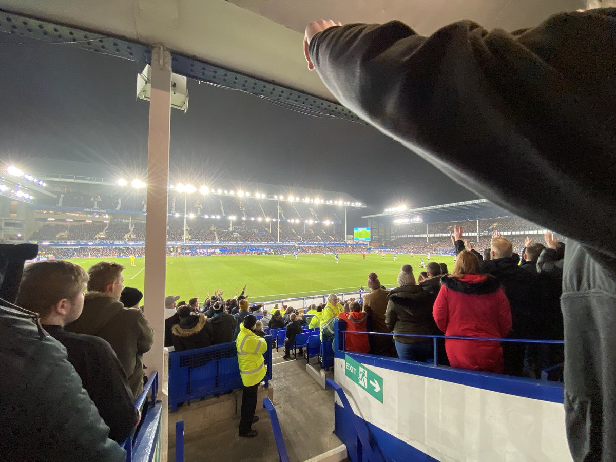LULALEXIE's tweet photo. The scenes tonight tho 😍😍😍 up the fucking mags ⚫️⚪️ what a legend @lejeune_florian is mind bloody love u ❤️ 2-2 😍 https://t.co/IzXKppAWEy