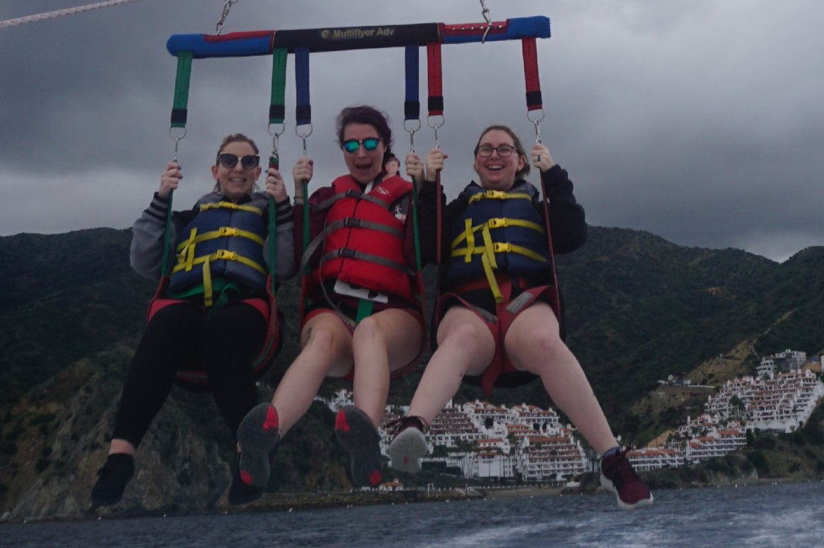 katerynnn7's tweet photo. Official parasailing pics! Hands down one of the best experiences I've ever had. Glad @kimrhodes4real could go with us 🥰💜 #BoatCon2020 https://t.co/tQKBClIUcg