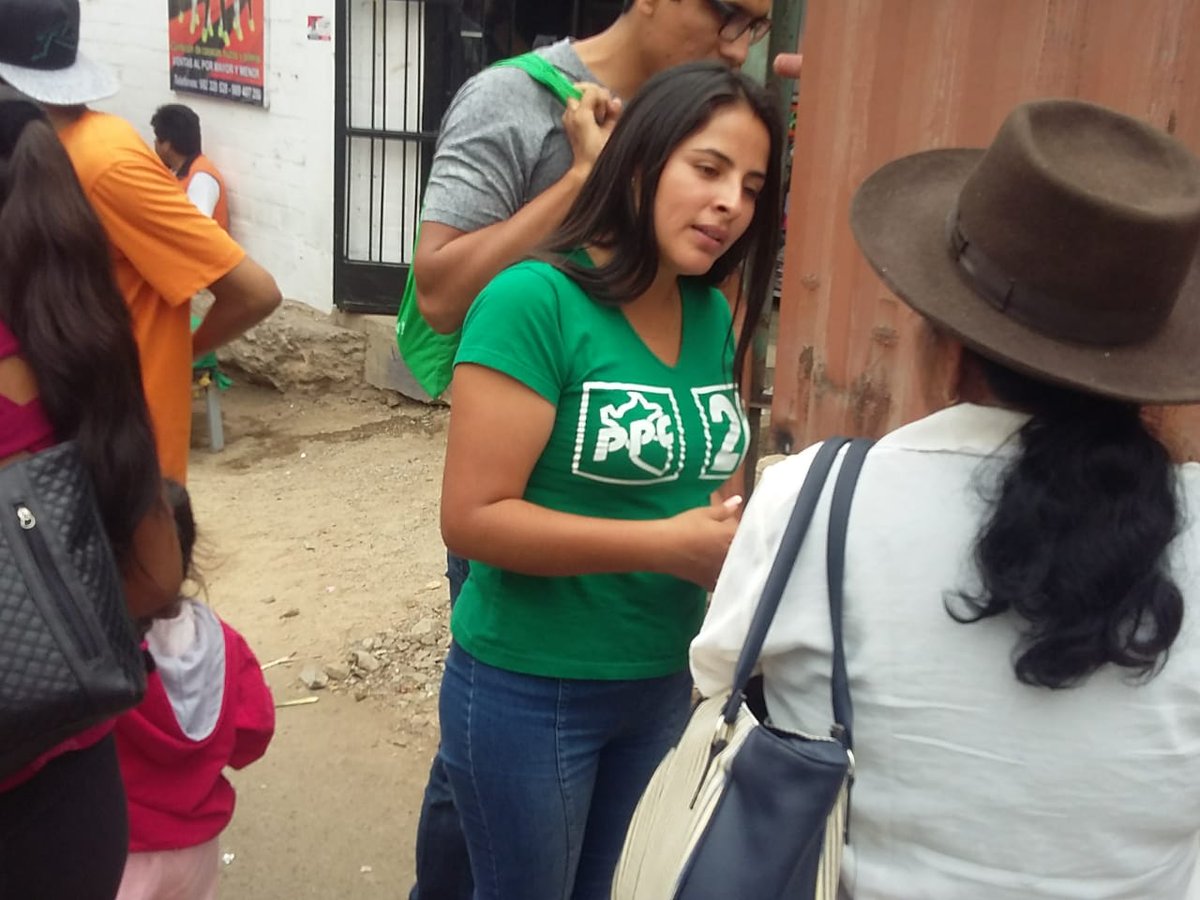 JHonorioVidal's tweet photo. Hoy visité a mis amigos del distrito de Cieneguilla, recordé cuándo trabajaba en su municipalidad distrital y conversaba con cada vecino que se acercaba a absolver sus dudas. Gracias por tanto cariño 💚🙋🏻♀️🇵🇪
#YoVotoPPC20
@ppc_peru @juventudppcista @JUANCHOTAPIA @elcomercio_peru https://t.co/PBK3zrjqPP