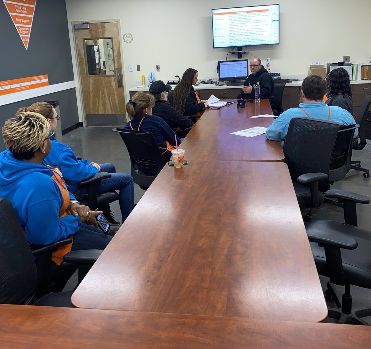 Kenya0165_'s tweet photo. @JKP3535 teaching a class about Developmental Resources! ☺️#TeachTrainDevelop @mlindsey1223 @KeonEastmanTHD @RettRasmusan https://t.co/spkugiwhAT