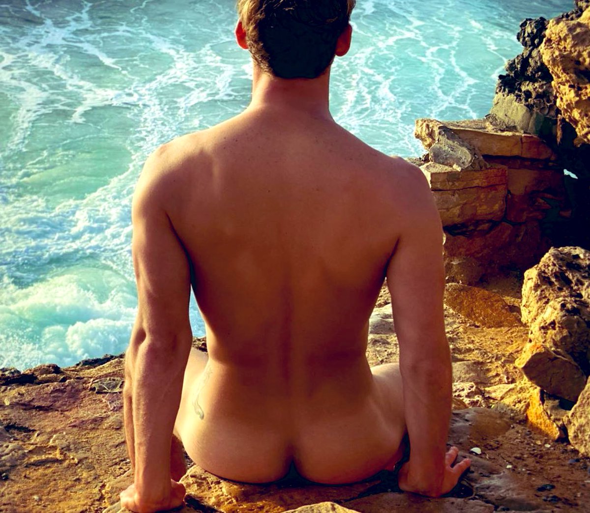 𝐸𝑥𝑜𝑡𝑖𝑐 vacations in places you couldn’t even dream of. It’s okay to want what I have. Keep dreaming.