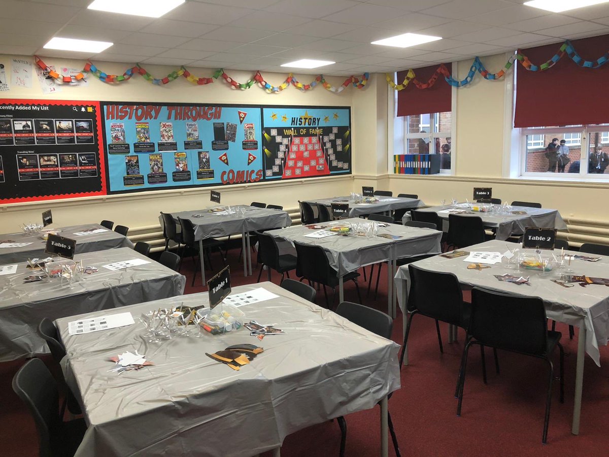 MrAndrewHistory's tweet photo. Year 8s this week have been celebrating the Roaring Twenties in Mr Andrew’s class and learning about the economic boom #dothecharleston #greatgatsbystyle https://t.co/CjDpPH0jTU