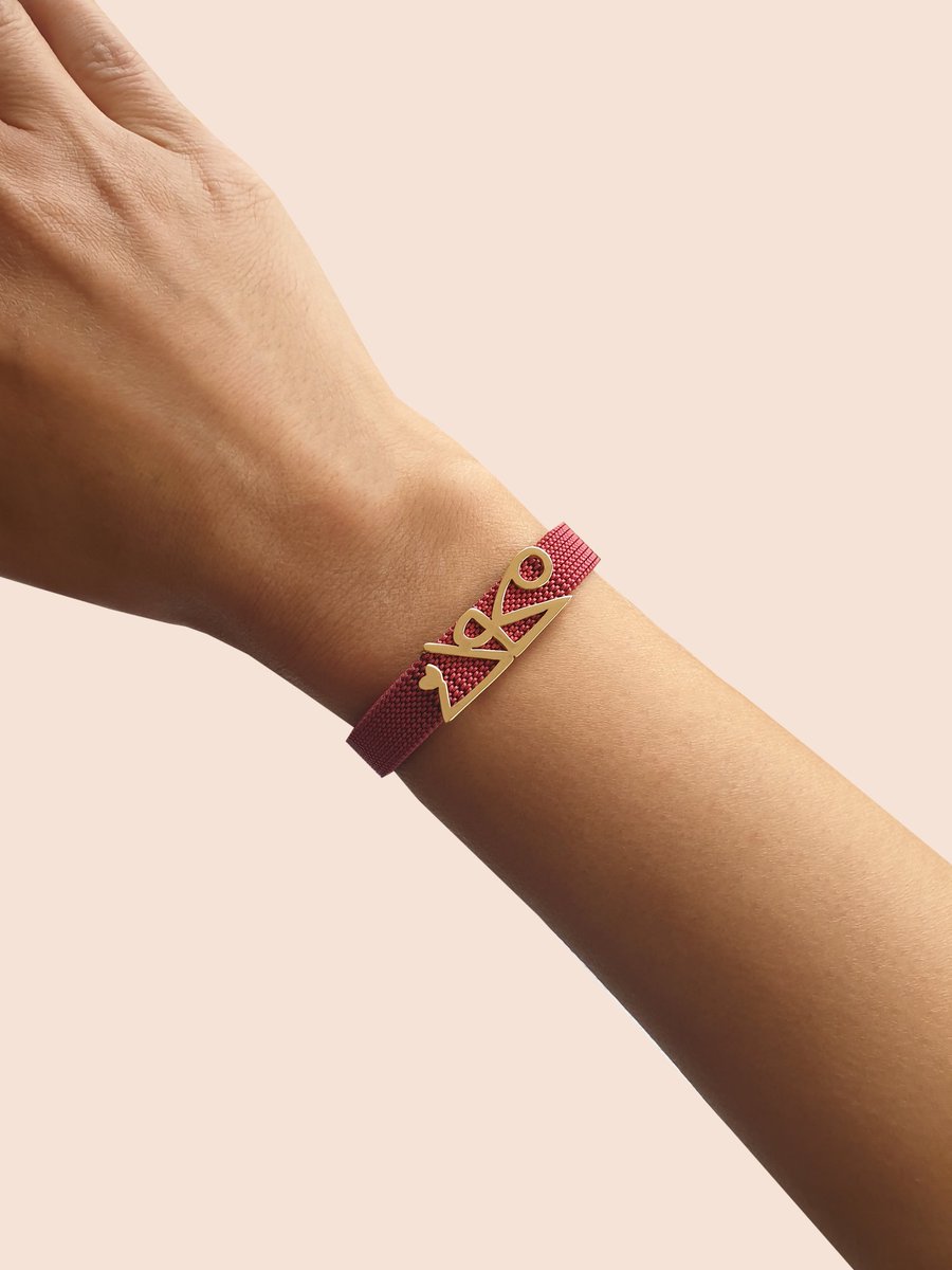 RazanBasim's tweet photo. محمد ♡
Custom Made on Italian Stainless Steel Bracelet 
18K Gold 
Freehand Drawing by Razan Basim 
https://t.co/gVK3hcX8J6 https://t.co/LYI2gG31Pk