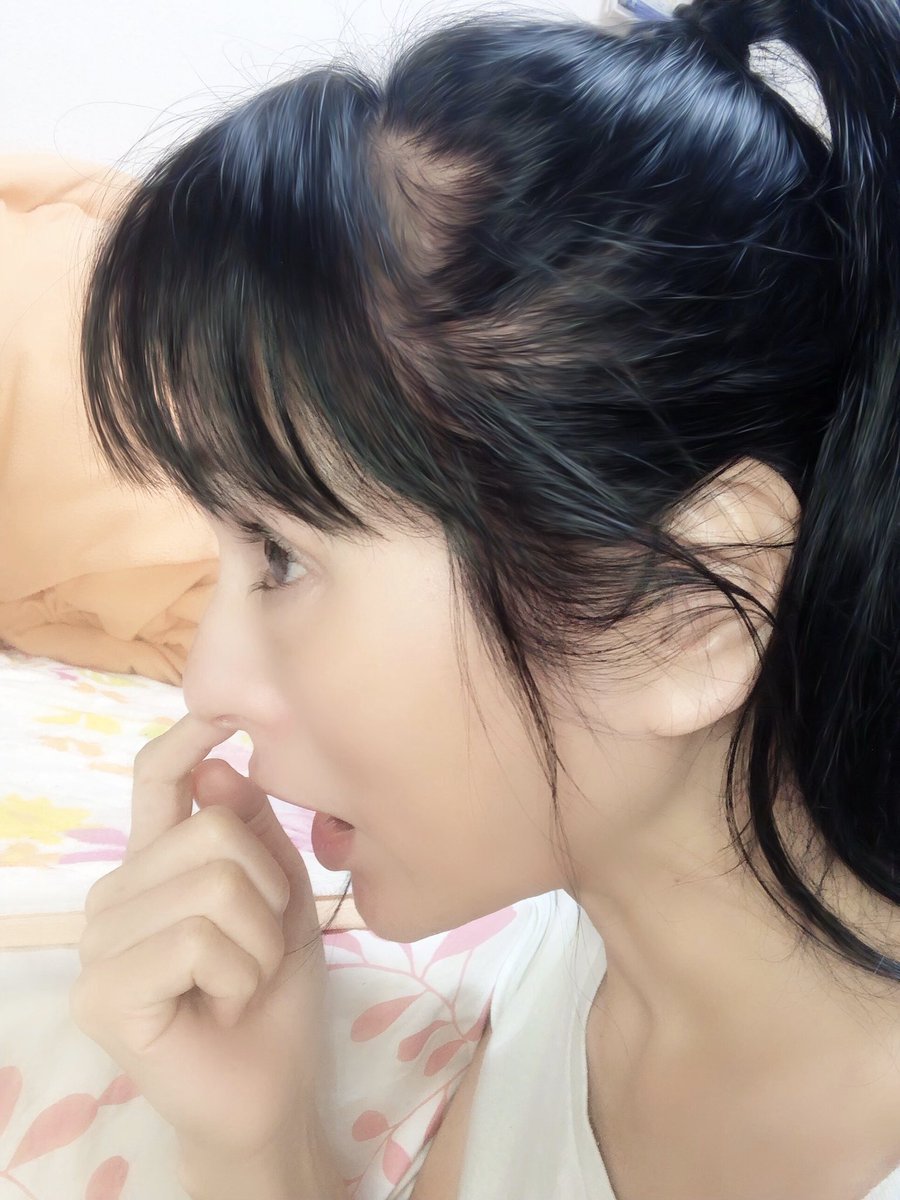 プリズムキャンディスターズ 依頼受付中 A Twitter ハナクソほじるふりw この写真も指をいれてないし 実際に鼻の穴に指を入れたことがない 無理すると入ると思っけど 指の外寸より鼻の穴の方が小さい気がするし 鼻の穴が広がってしまうからやってはいけないこと