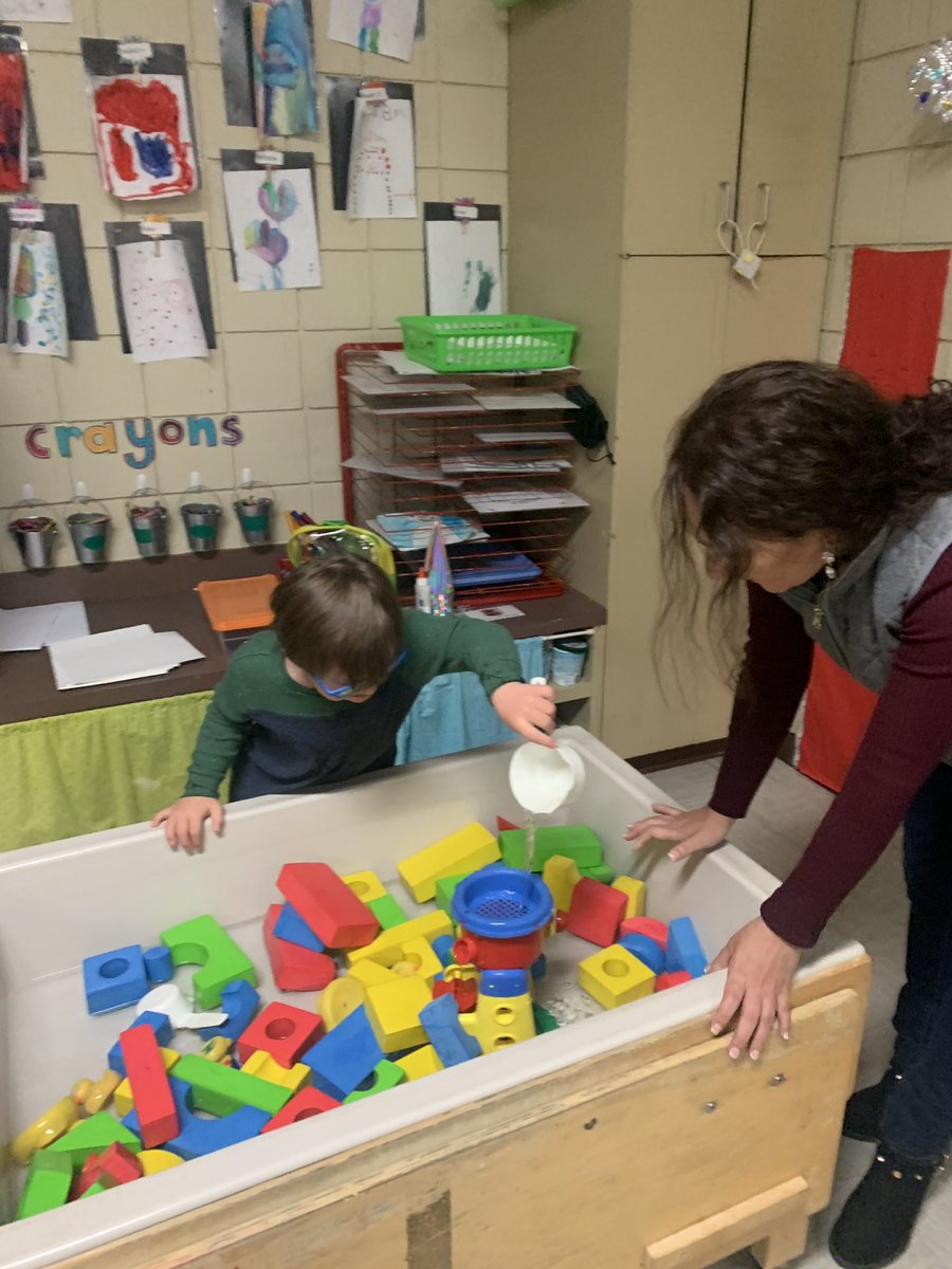 bryantpreK's tweet image. Fun with measuring cups and water! #PlayIsLearning #SuccessStartsHere #PreKSTEM