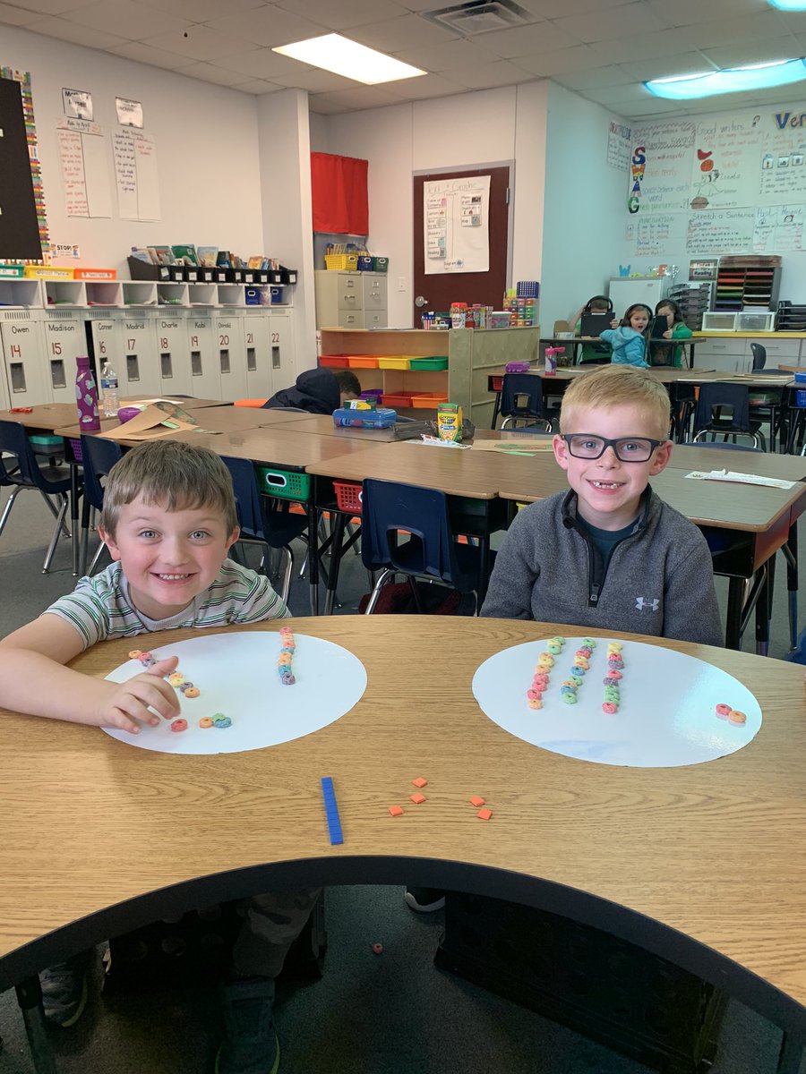 SkeenBrenda's tweet photo. Math is delicious with a snack! Working on place value today, we counted how many tens we could make with our froot loops and traded the 10s in for a pretzel stick (10 long). @LorenaPrimary #LISDFutureFocus #Daily3math https://t.co/RiX48q76NL