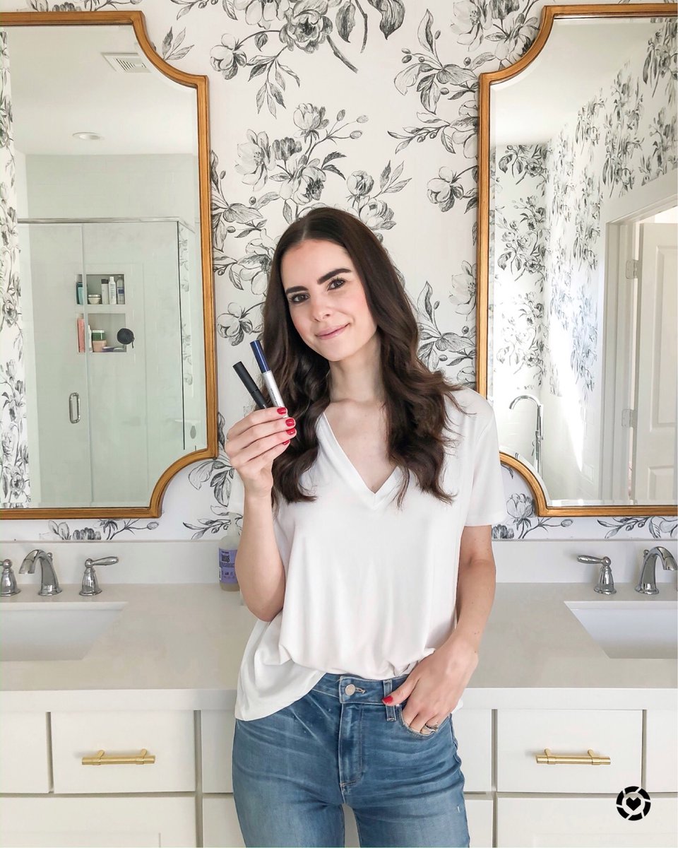 Sharing my full eye makeup routine &amp; all about my fave lash and brow growth serums on the blog today with <a href="/Nordstrom/">Nordstrom</a> ! See the post: veronikasblushing.com/2020/01/how-to… #nordstrom #ad shop brow serum: rstyle.me/cz-n/dy87mjgj6w