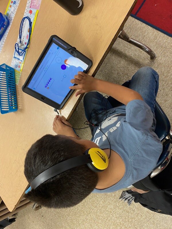 HLDolphin33's tweet photo. Ms Rayos’ class know how to Zearn!! #20thStDolphins https://t.co/pTV0vZ8wW7