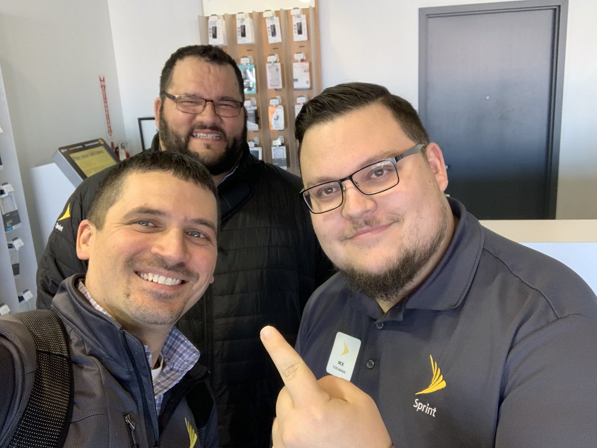 Promo_Champs's tweet photo. Nickβs finger will have a championship ring on it soon! Way to go Nick and team Miamisburg. ππ₯Top door in December and not stopping. Also shout out to Stephen for his excellent work uncovering multiple leads. #fillthefunnel @BMgreatlakes @DK_Sprint @tracySprint @mark_nachman https://t.co/bJgj0gUqd2