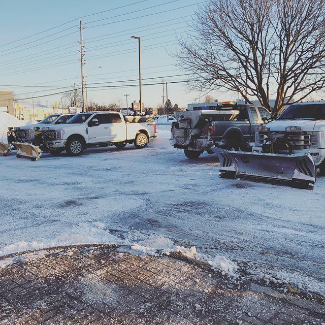 lllprojects's tweet image. Coffee time post storm #snow #fords #ottawa #plows  #trucks #contractor ift.tt/30J6rMW