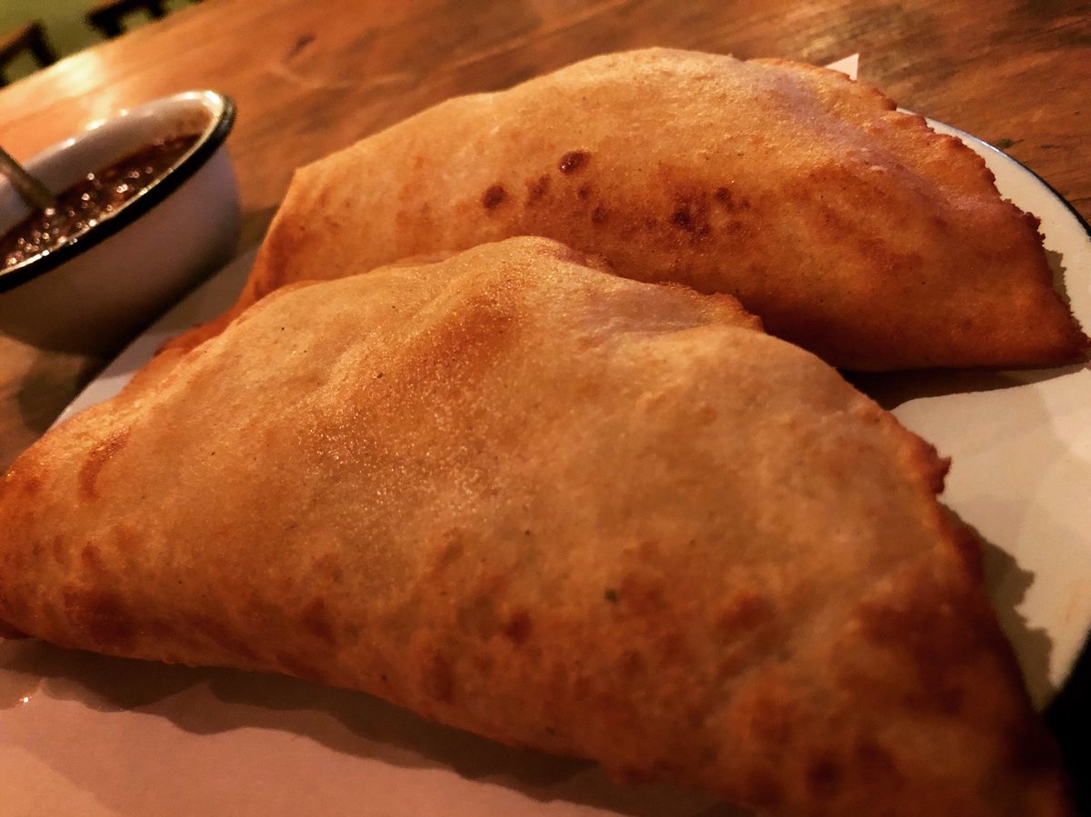 LaCapitana_Sat's tweet photo. ¡Éntrale!! Los #Martes tenemos #Quesadillas Tarro de #Cerveza y Tarro de #Pulque por $22 pesitos c/u. #MartesDeQueCumbias #CapitanaRules #SatéliteCurious #CdSatélite #Satelucos #Quecas #CdSatélite @CdSatelite https://t.co/7sXEm9RQWE