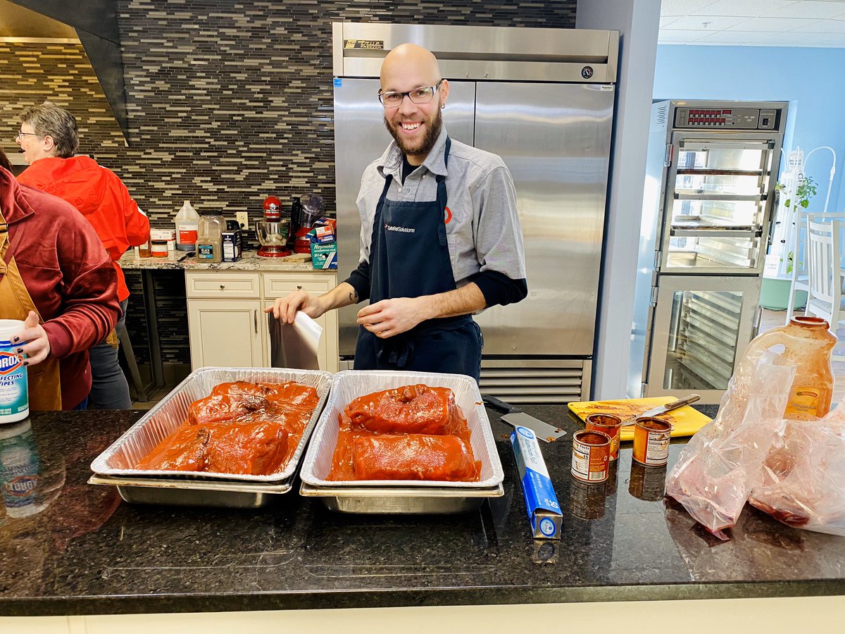 sarah_hunsucker's tweet photo. One of my favorite parts of my job is giving back to community with this amazing D173 team! Ronald McDonald House is an incredible organization that does so much for so many families! We are grateful to be able to help out! #G190FutureAtHeart #DayofService #WorkSomewhereYouLove🎯 https://t.co/y5fMPBOhpa