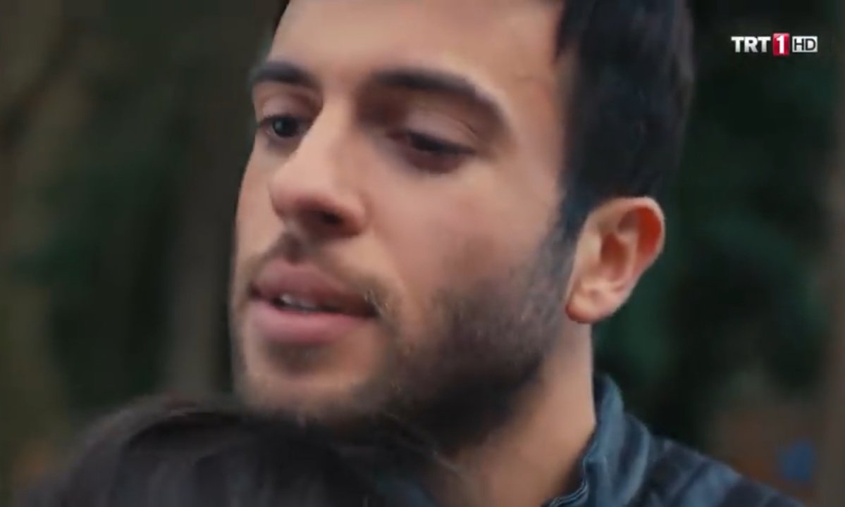 MelissCelen's tweet photo. @KadirKaranMX No te aproveches amigo 🙈☺️
#TomaMiManoTV  #ElimiBırakma https://t.co/QJxzqUDnwd