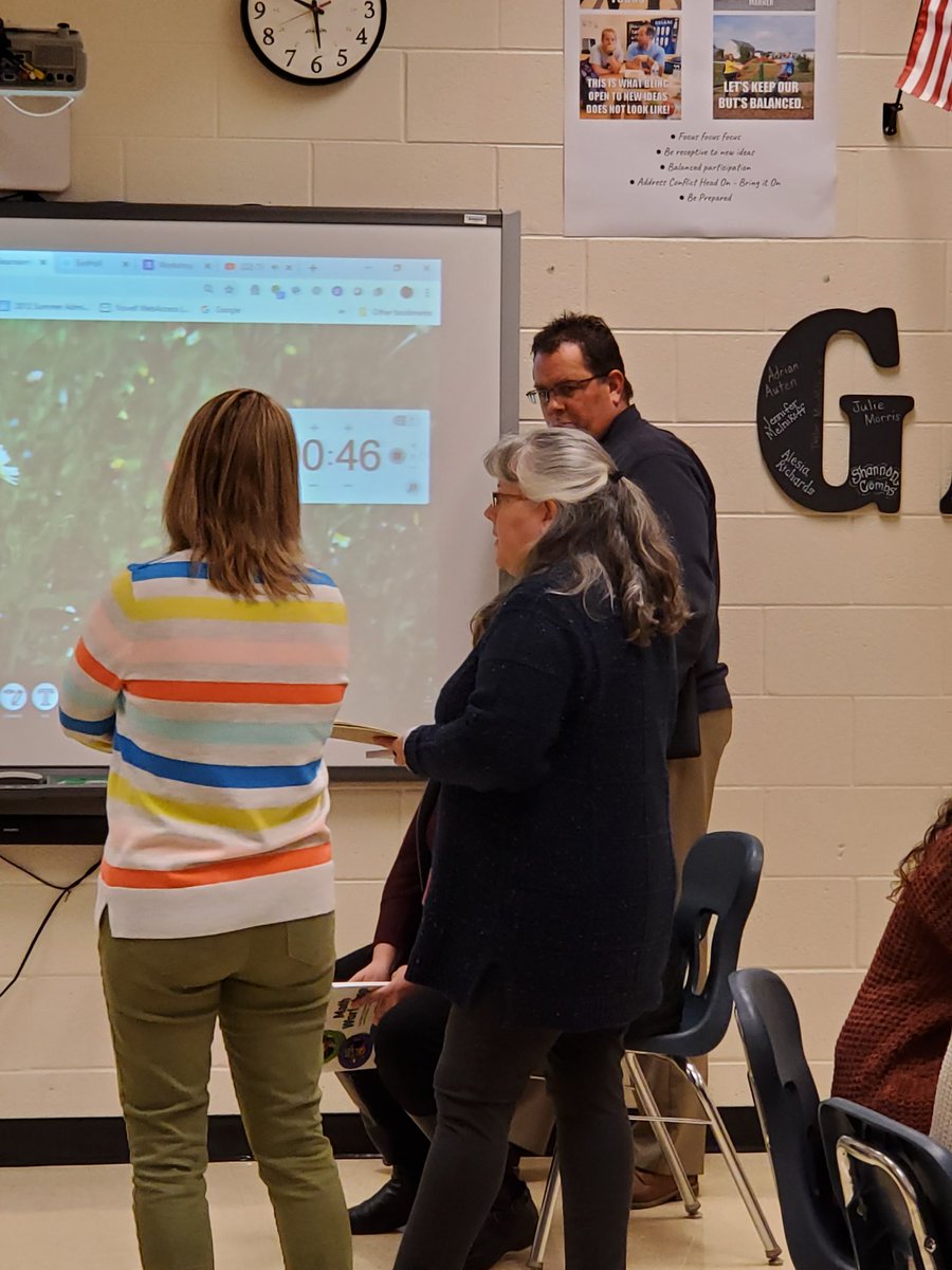 Sharon53363694's tweet photo. 3rd to 12th grade Doing Math Workshop! Admin and teachers doing what is best for kids! https://t.co/uLRHw6D9Nq