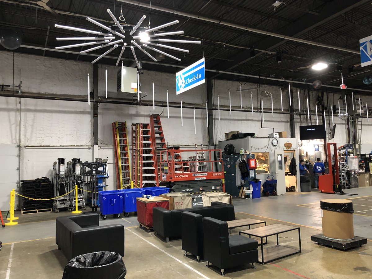 4Wall's tweet photo. #4WallBoston is busy getting the shop ready for the Vendor Showcase tomorrow. We look forward to having you stop by, check out some products, grab a bite, and have a drink!

 If you haven't RSVP'd, click the following link: https://t.co/XhonZr0Htj https://t.co/Sn8vQfYVeJ