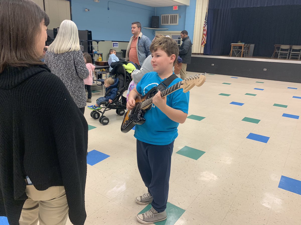 Ms_Tougas's tweet photo. More of the awesome stuff happening at our school tonight! #musiceducation @ccpsPerform @CurtisPrincipal @CurtisES_AP https://t.co/TNjV7BGMhP